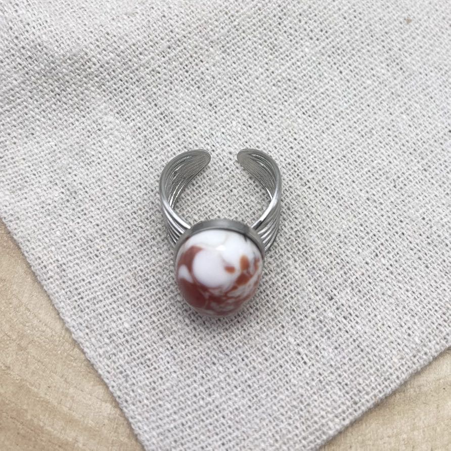 Bague-Cabochon-Ovale-Dessus-Corail