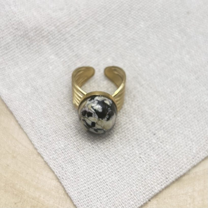 Bague-Cabochon-Ovale-Dessus-Intense-Doré