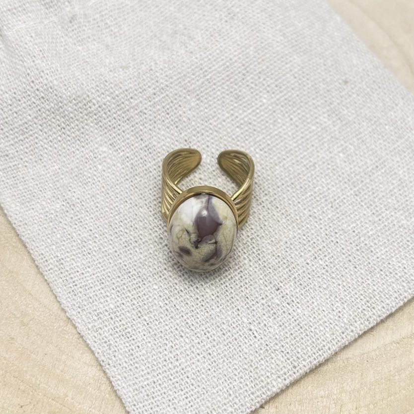 Bague-Cabochon-Ovale-Dessus-Violine