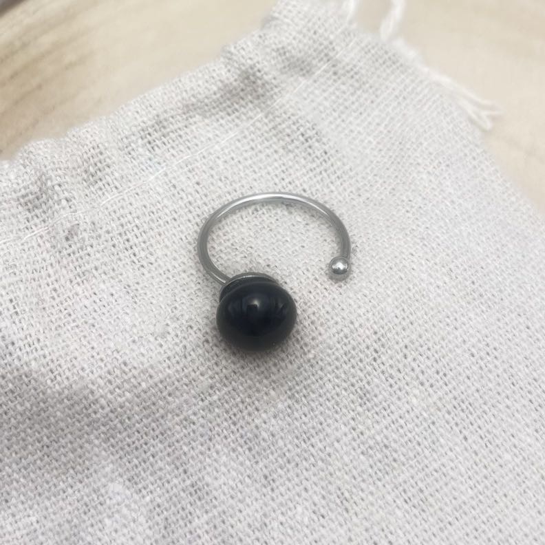 Bague-Décalée-Dessus-Unis-Noir-Acier