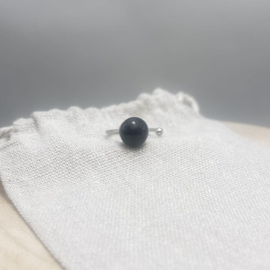 Bague-Décalée-Face-Unis-Noir-Acier