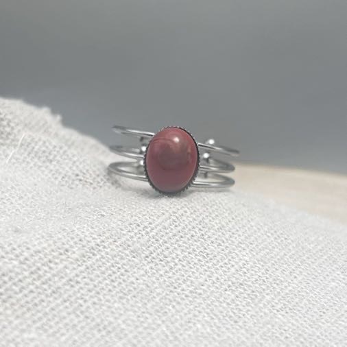 Bague petit cabochon ovale ajustable « Unis » Corail