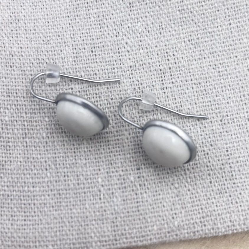 Boucles d’oreilles-Cabochon-Dessus-Unis-Crème-Acier