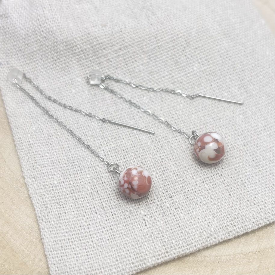 Boucles d’oreilles-Chaînes-Dessus-Corail