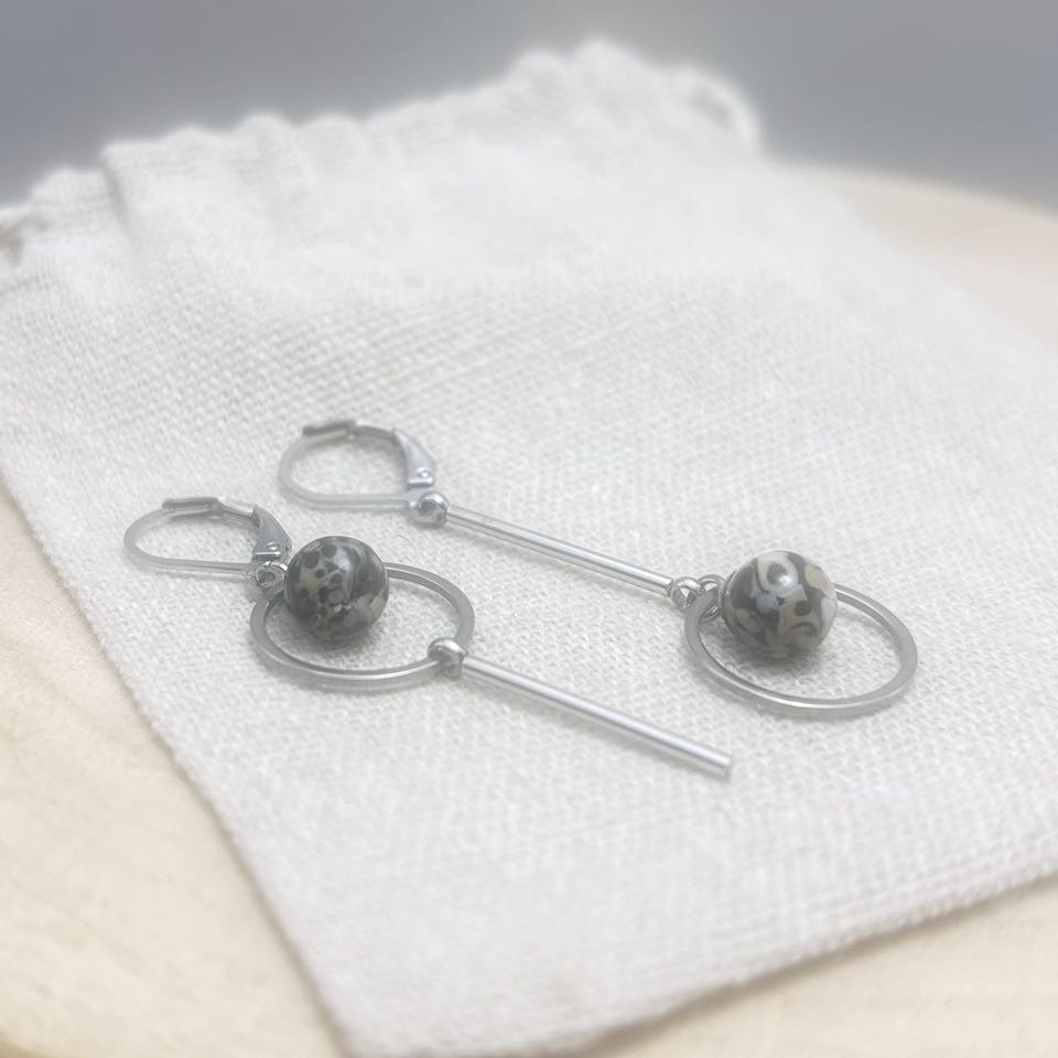 Boucles d’oreilles-Destructurées-Face-Intense-Acier
