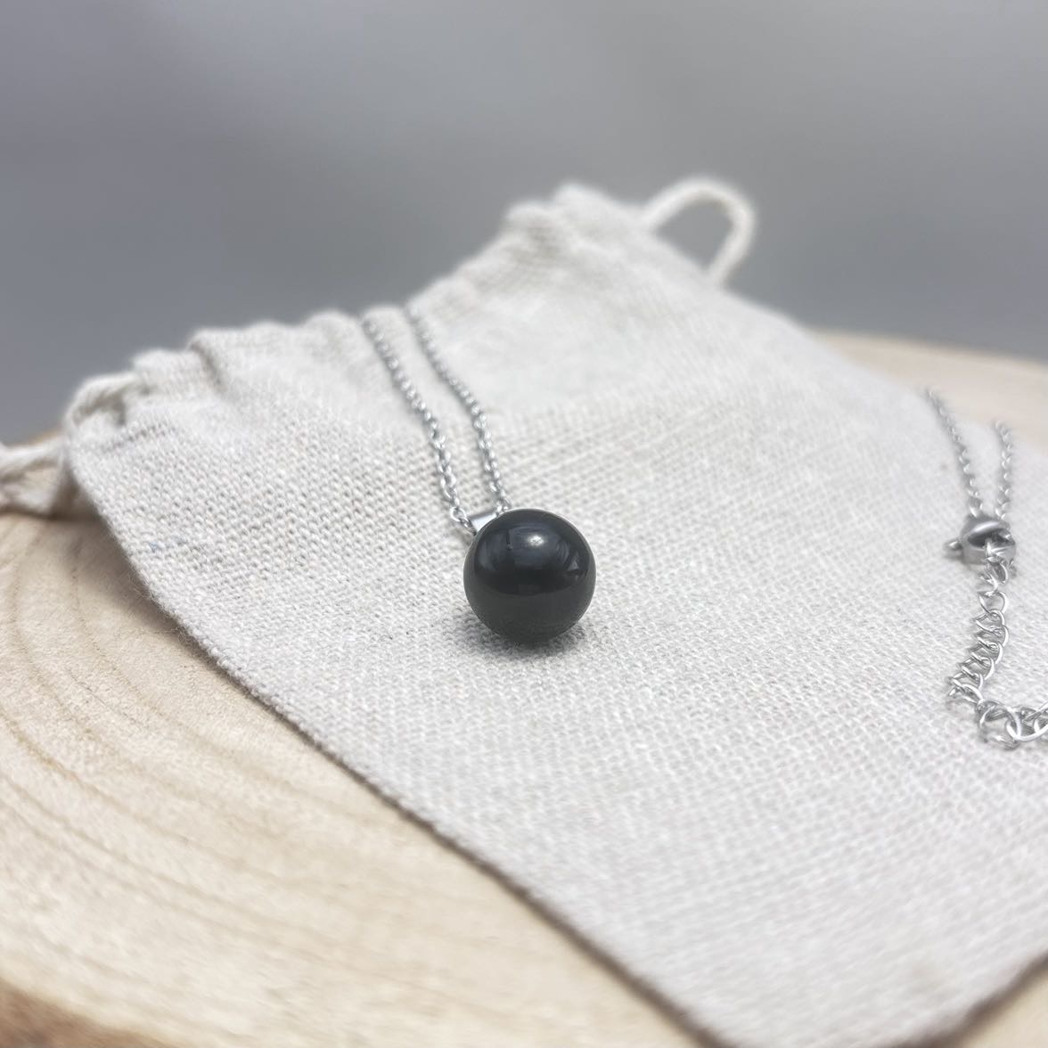 Collier-Perle-Face-Noir-Acier