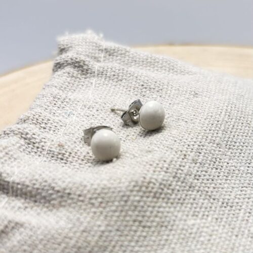 Clous d'oreilles "Unis" Crème Acier
