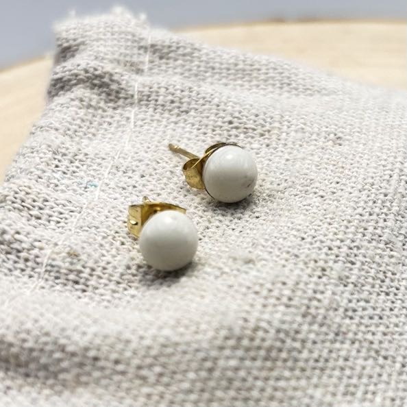 Clous d’oreilles « Unis » Crème Doré