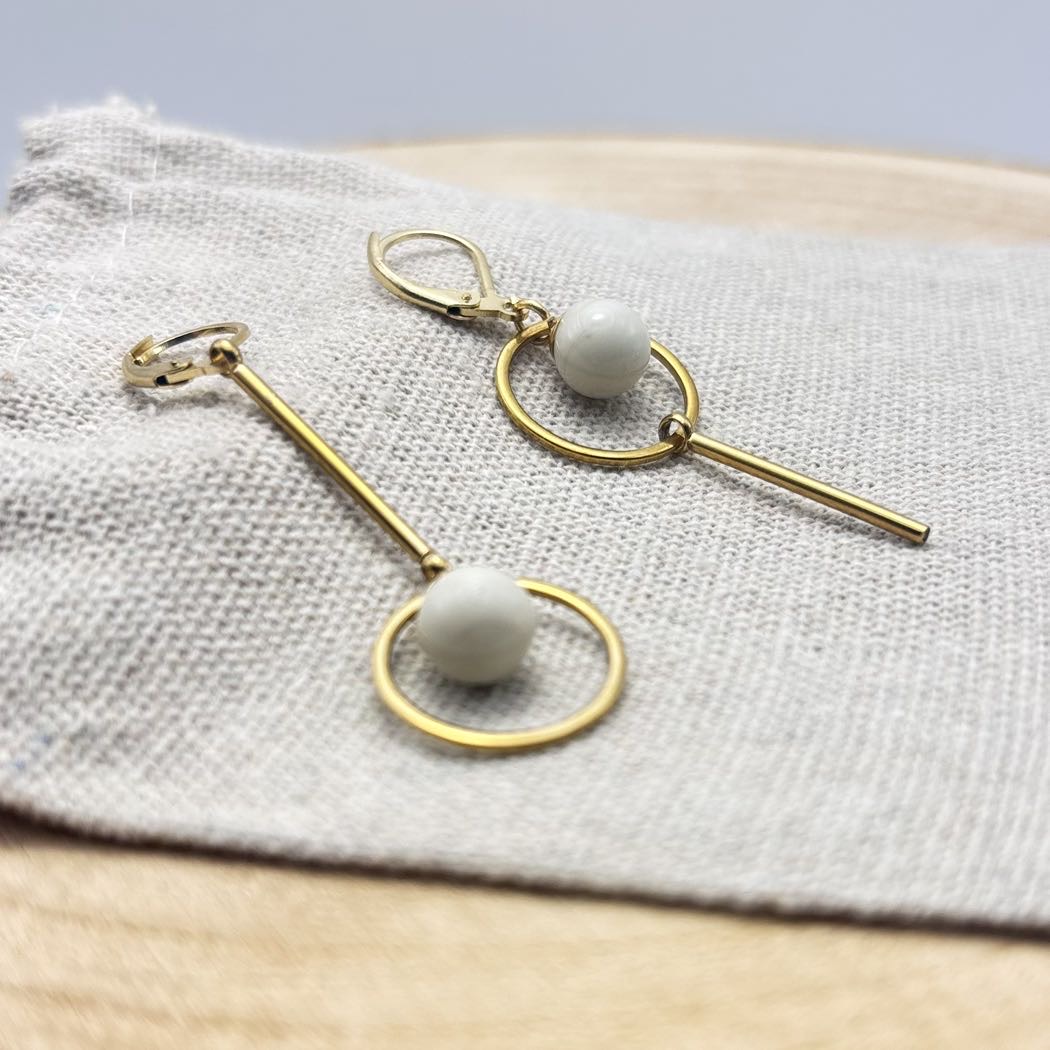 Boucles d’oreilles destructurées « Unis » Crème Doré