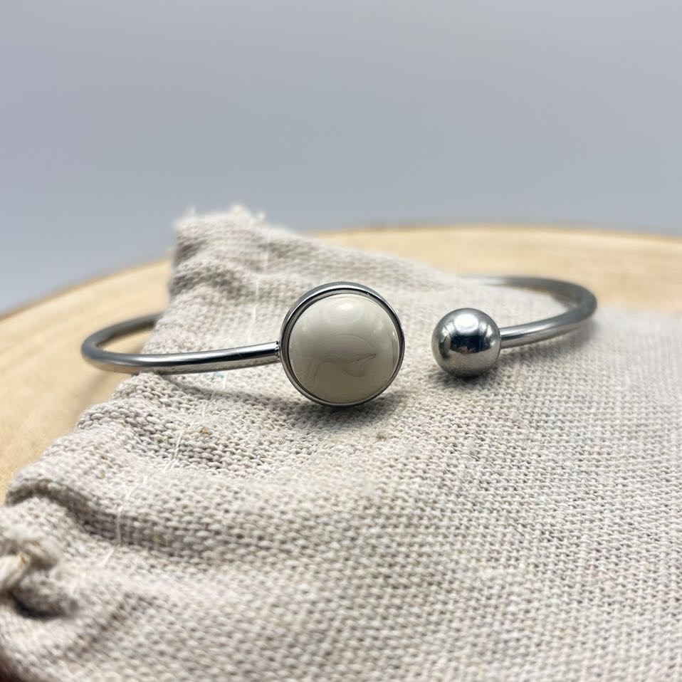 Bracelet jonc cabochon ajustable taille L « Unis » Crème Acier