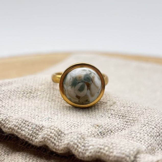 Bague petit cabochon ajustable « Kaki »