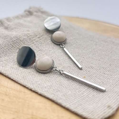 Clous d'oreilles pendants cabochon "Ivoire"