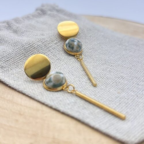 Clous d'oreilles pendants cabochon "Kaki"