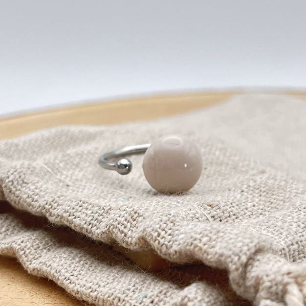 Bague décalée ajustable "Ivoire"