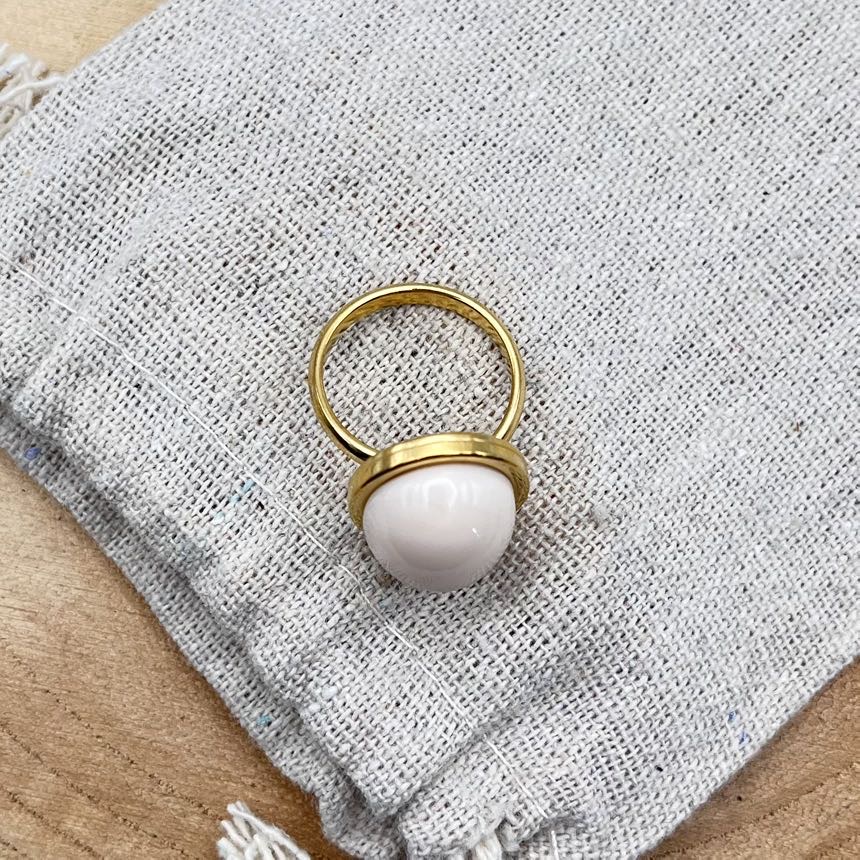 Bague cabochon ovale ajustable « Crème rosé »