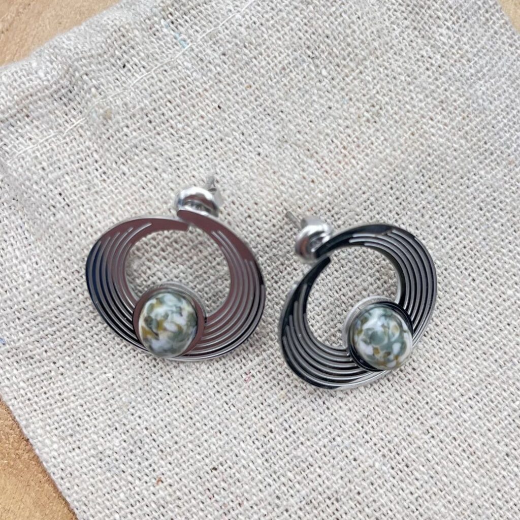 Clous d&rsquo;oreilles ovales « Kaki »
