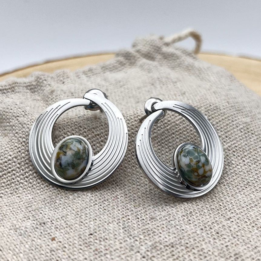 Clous d'oreilles ovales "Kaki"