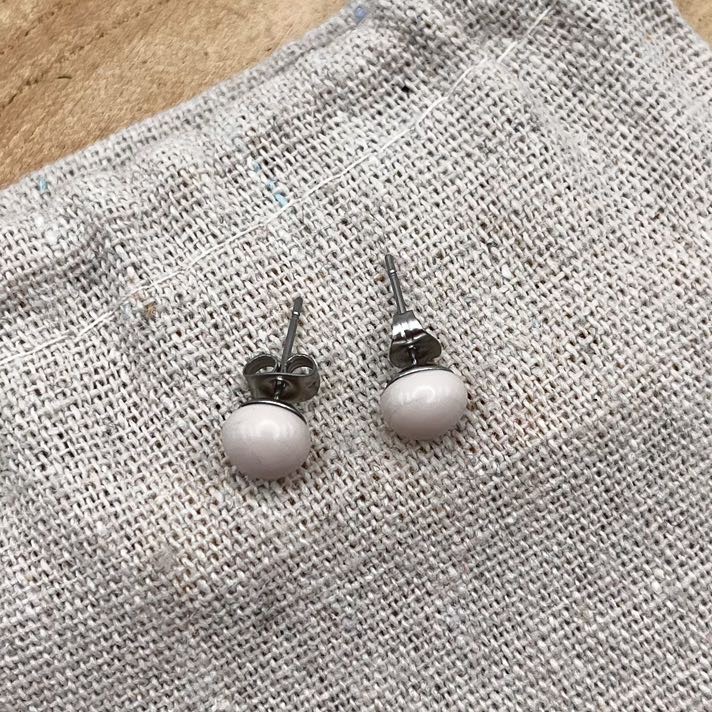 Clous d'oreilles "Ivoire"