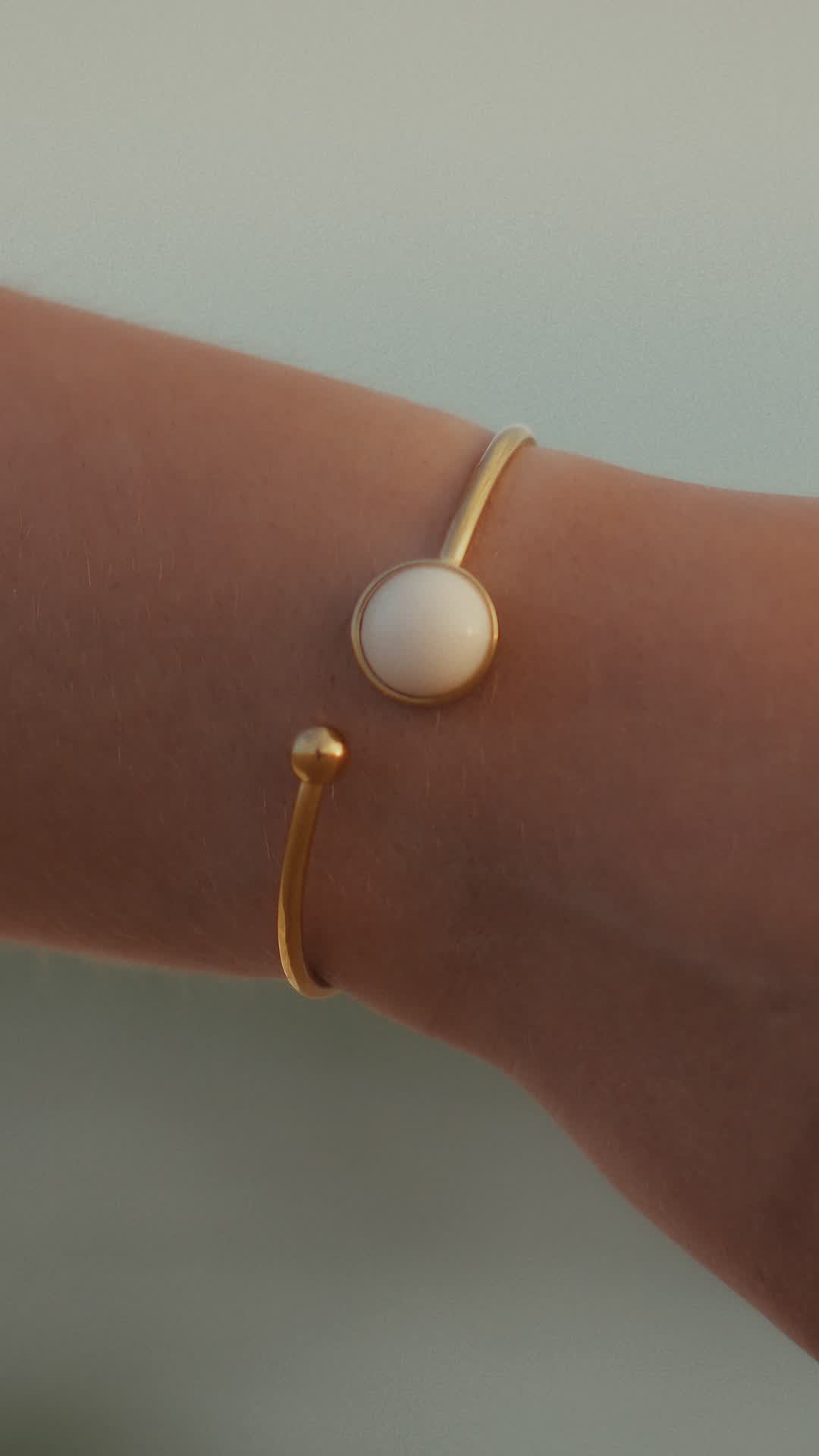 Bracelet jonc cabochon ajustable taille S/M « Crème rosé »