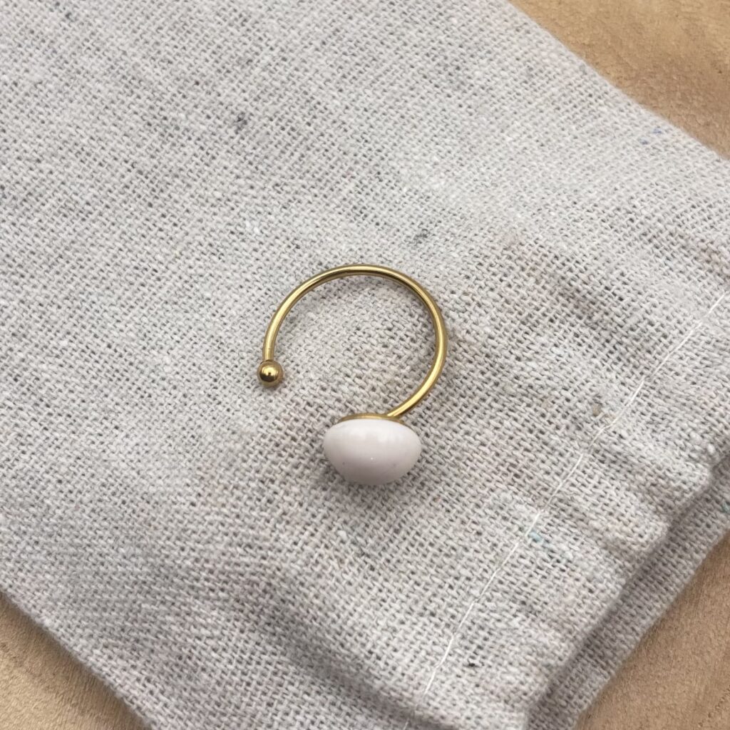 Bague décalée ajustable "Crème rosé"