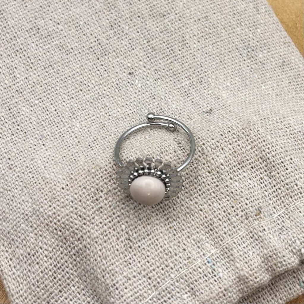 Bague fleur ajustable "Ivoire"