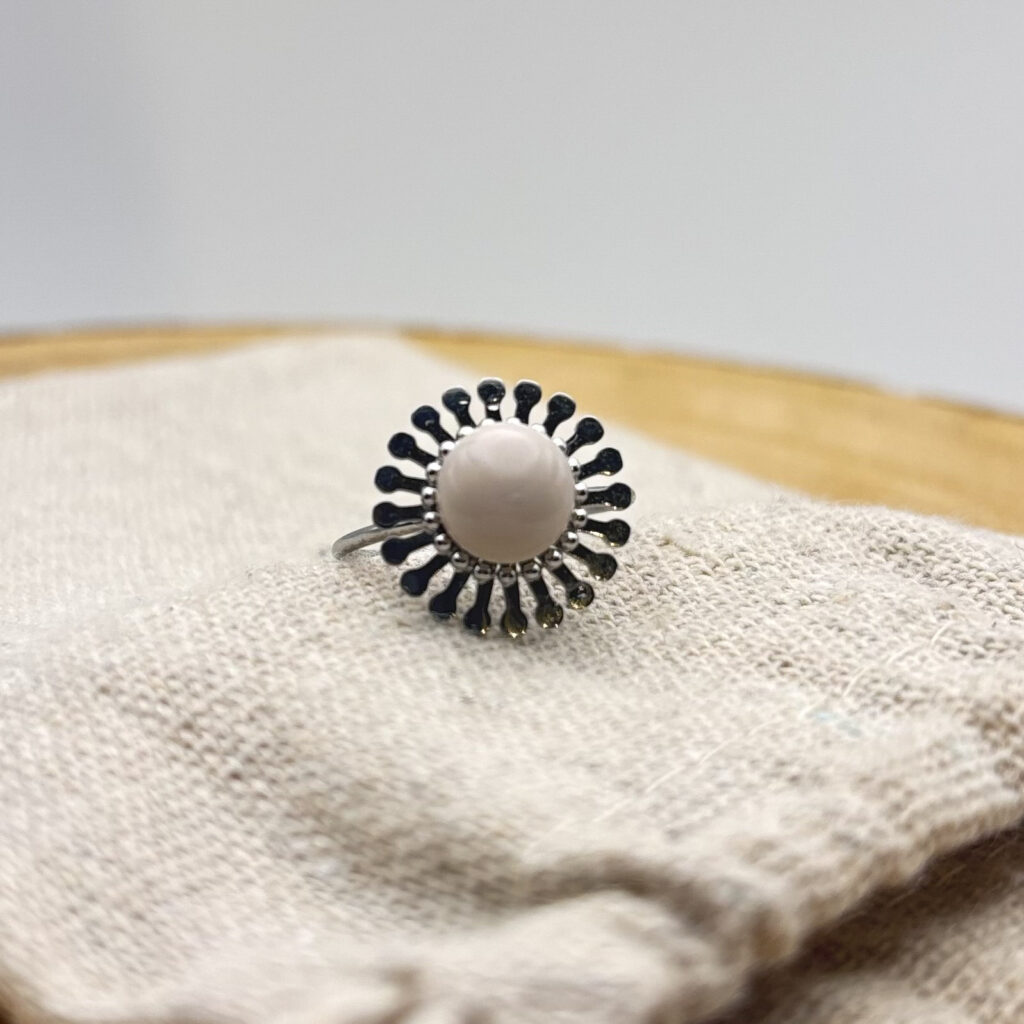 Bague fleur ajustable "Ivoire"