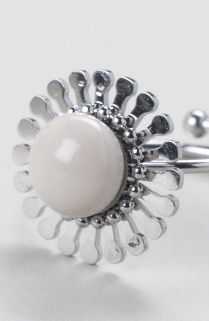 Bague fleur ajustable "Ivoire"