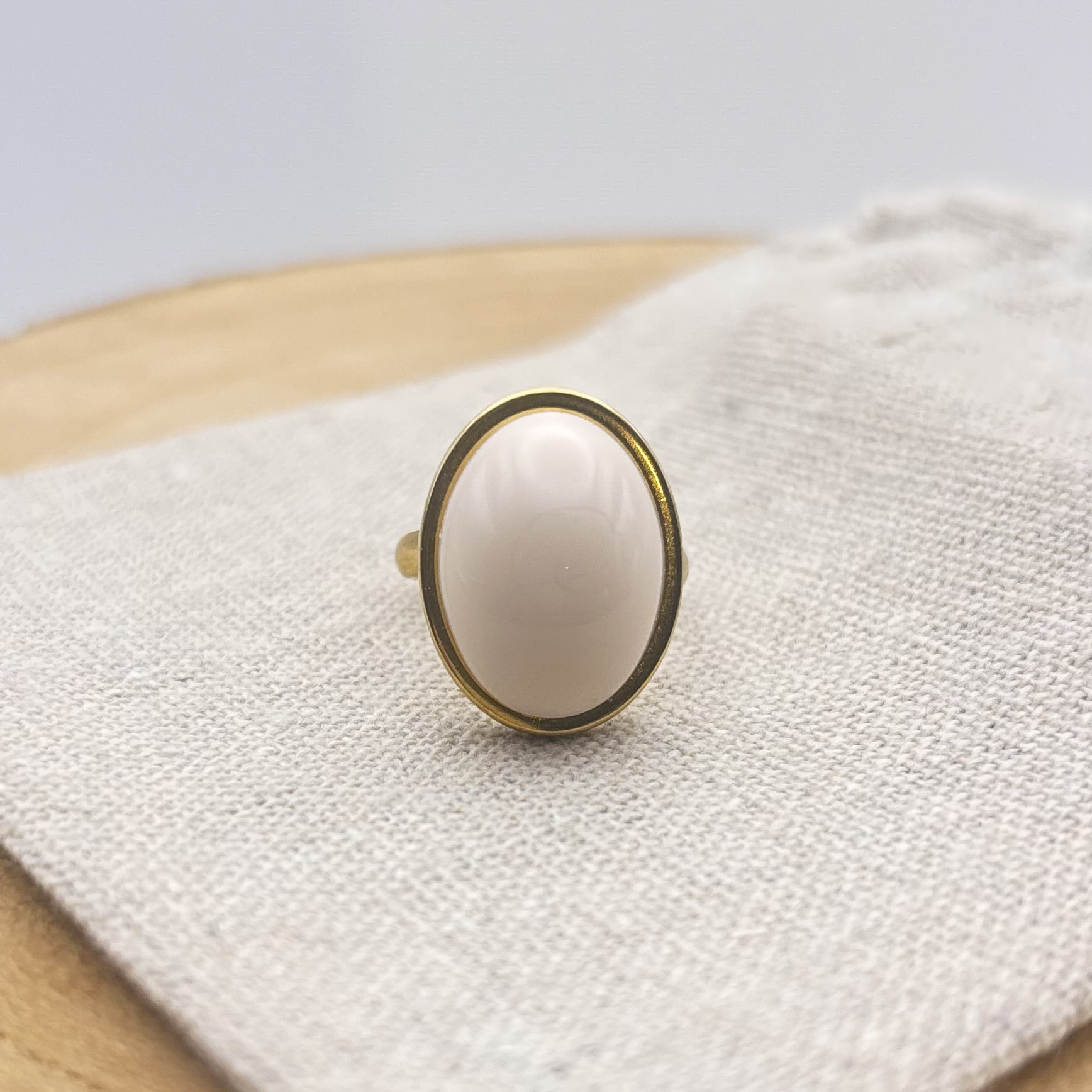 Bague cabochon ovale ajustable Crème rosé