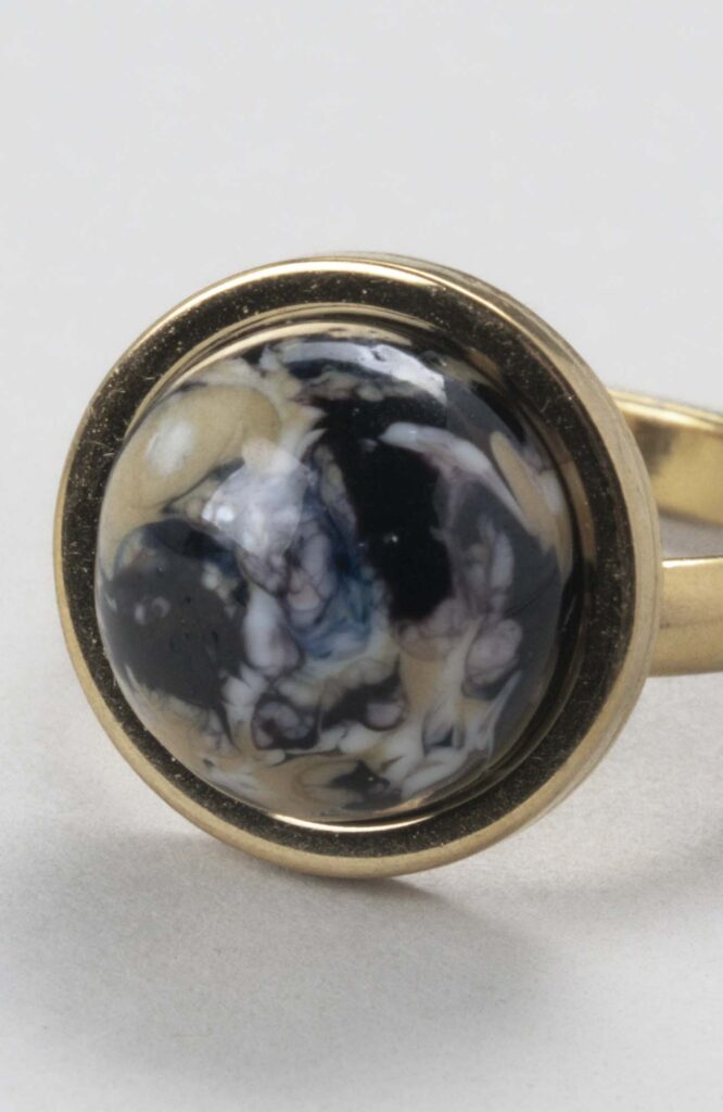 Bague petit cabochon ajustable "Intense"