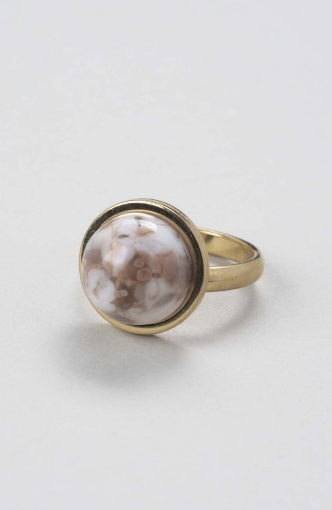 Bague petit cabochon ajustable "Nude"