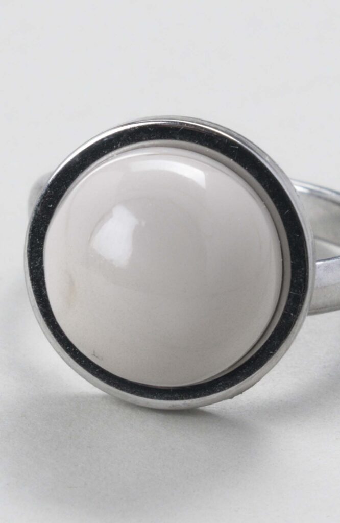 Bague petit cabochon ajustable "Crème rosé"