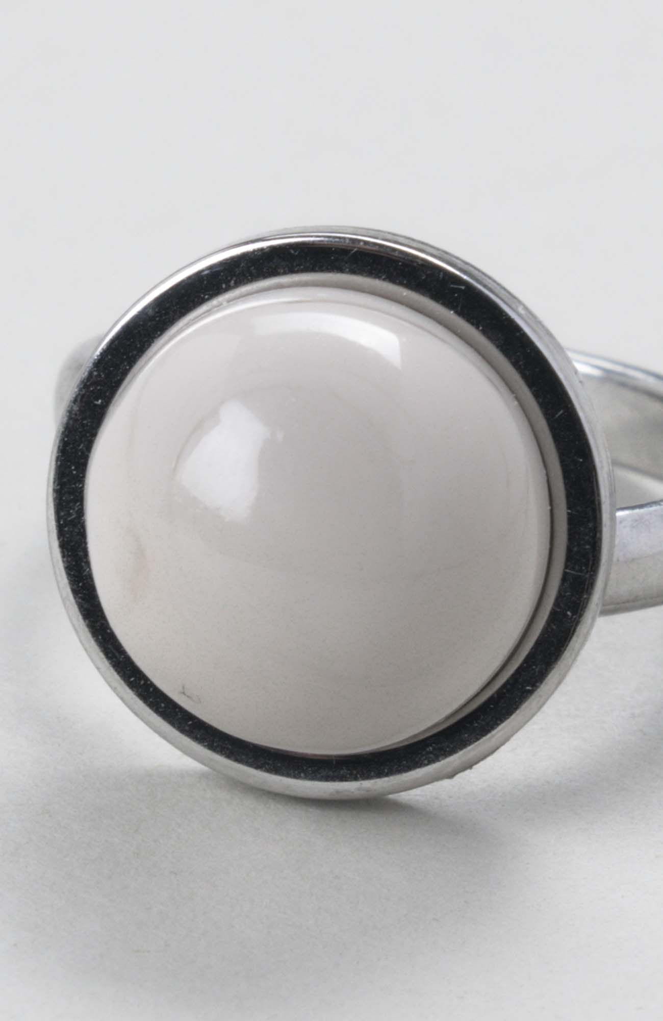 Bague petit cabochon ajustable Ivoire