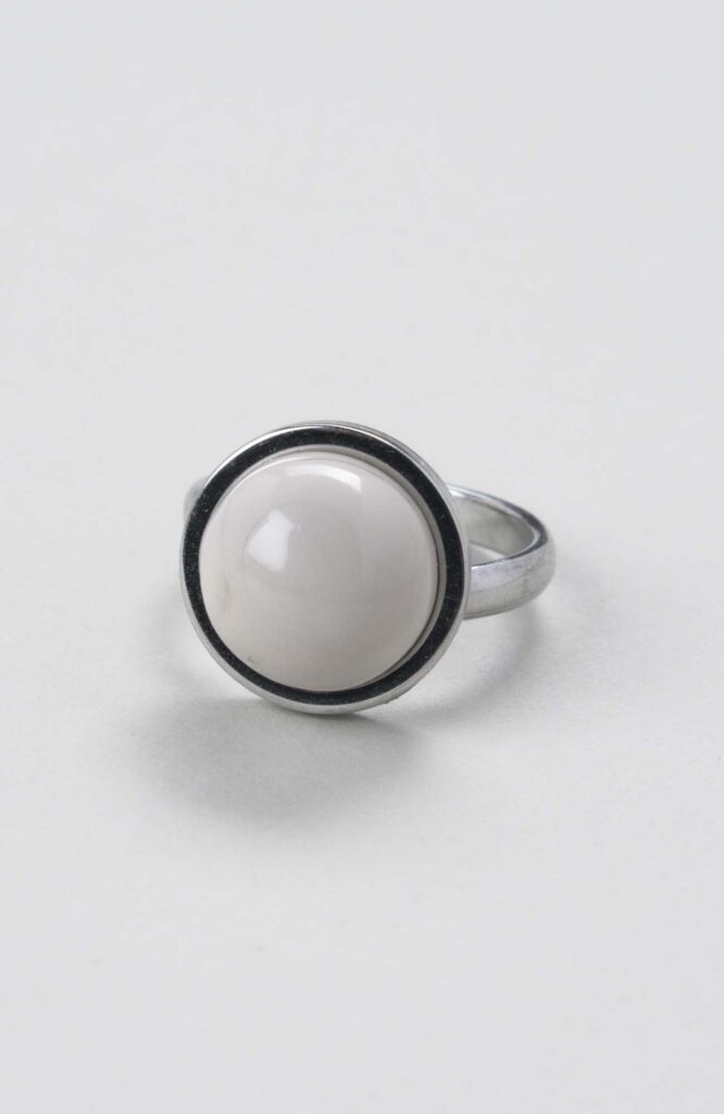 Bague petit cabochon ajustable "Crème rosé"