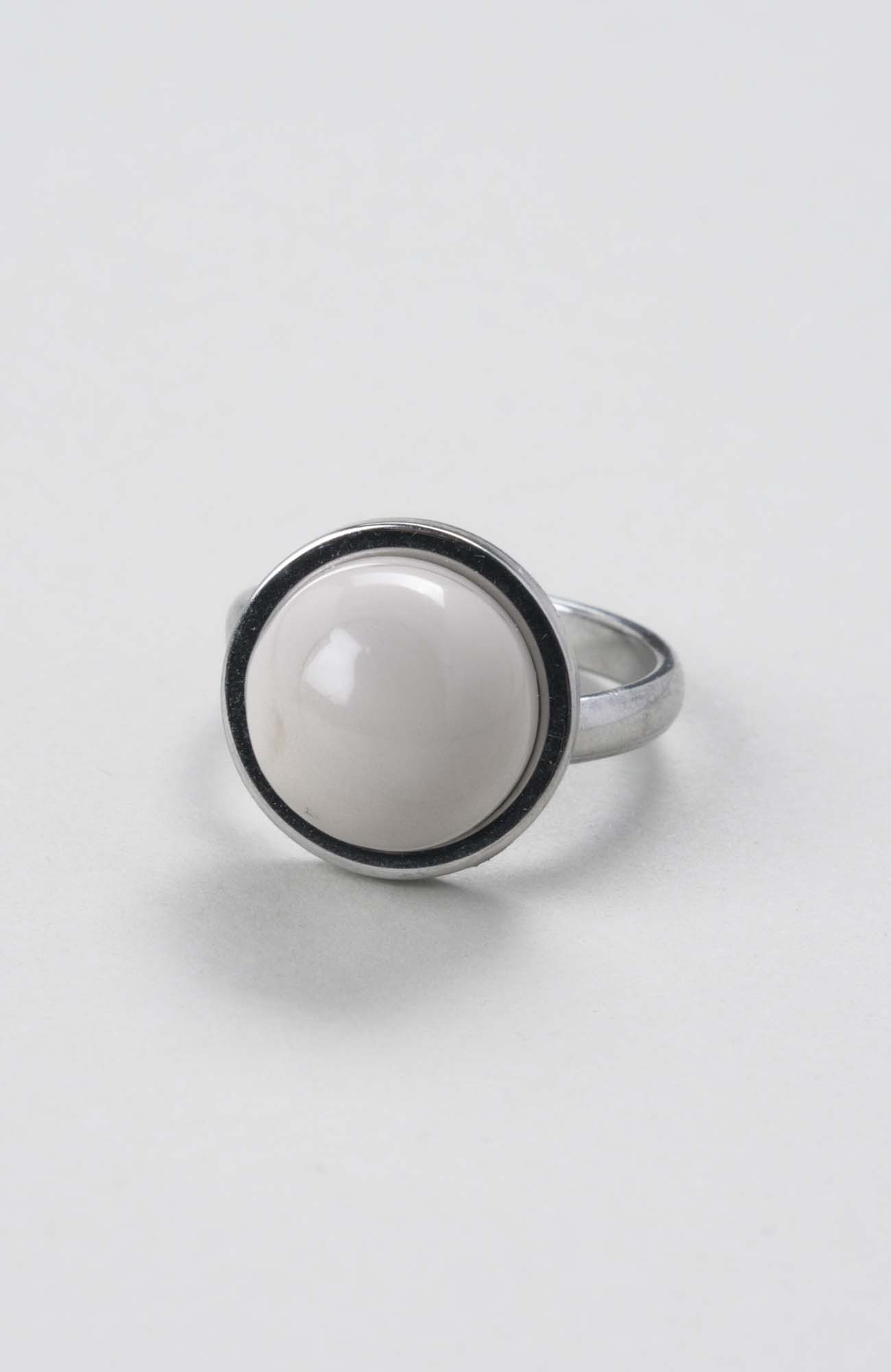 Bague petit cabochon ajustable Ivoire