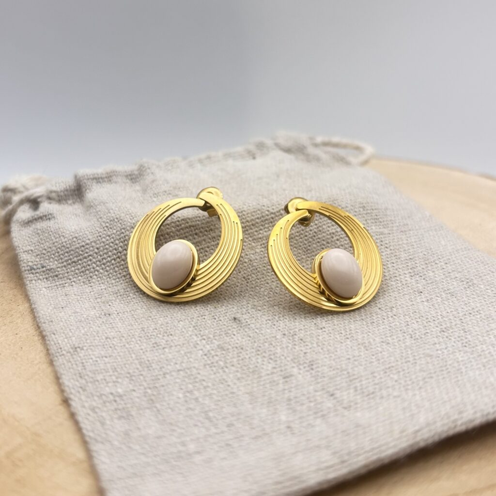 Clous d'oreilles ovales "Crème rosé"