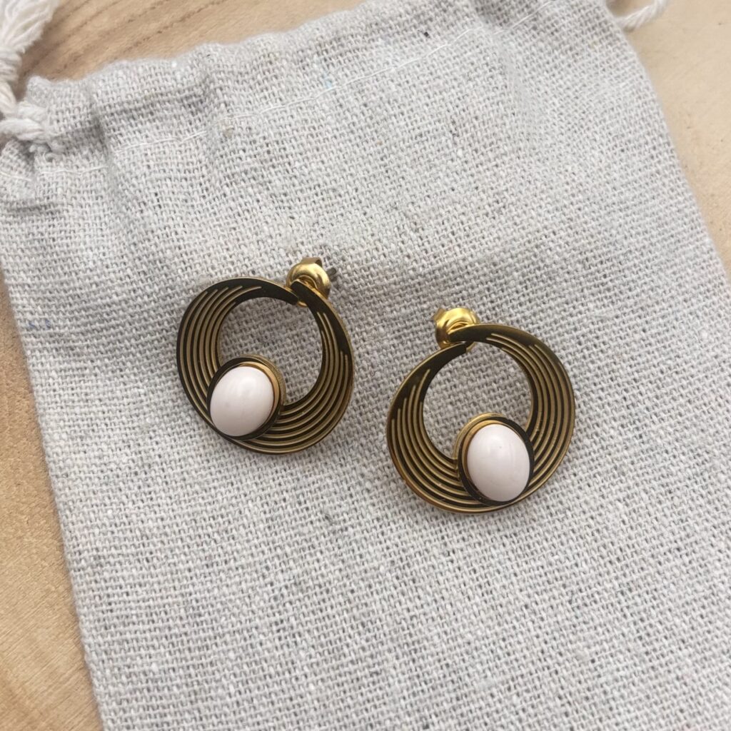 Clous d'oreilles ovales "Crème rosé"