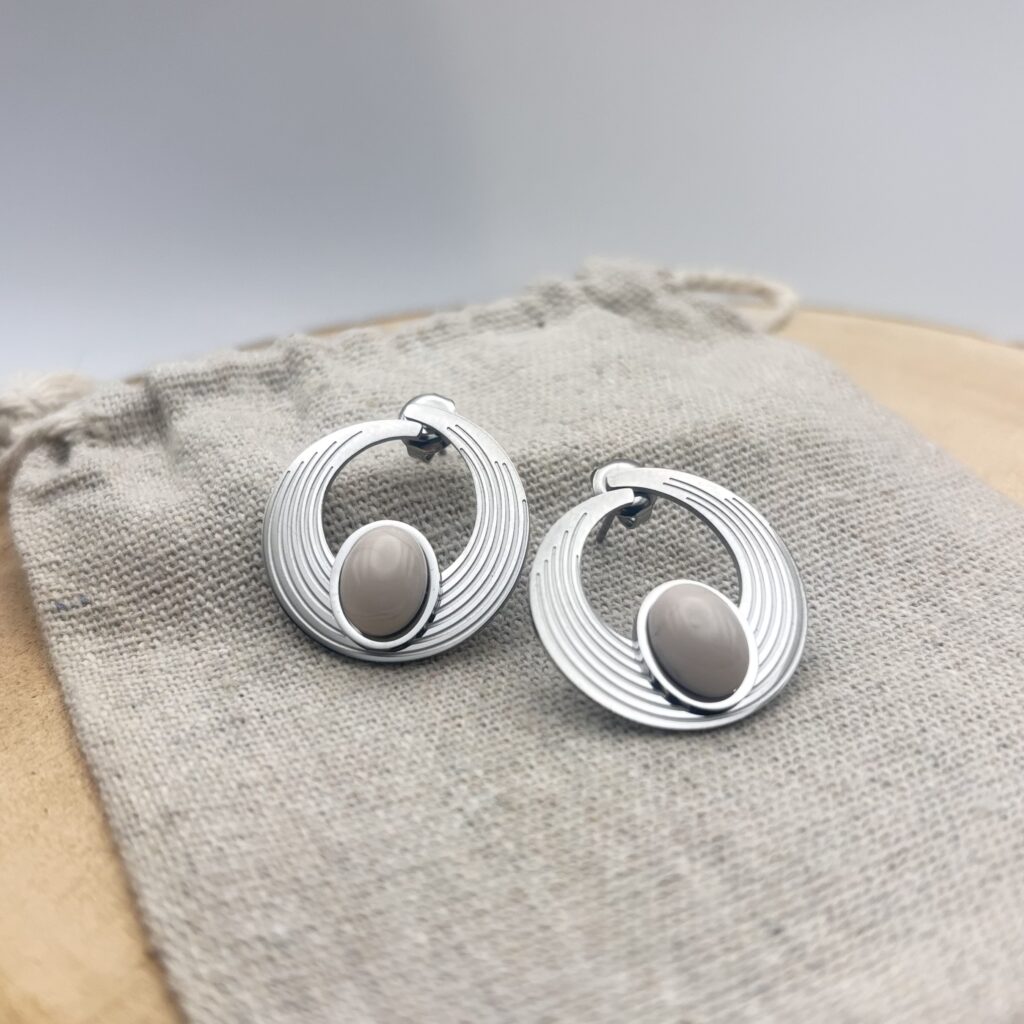 Clous d'oreilles ovales "Ivoire"