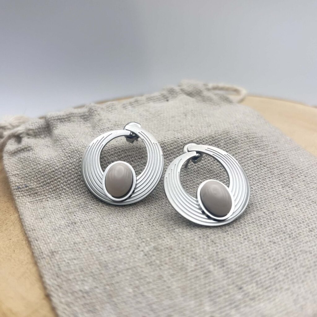 Clous d'oreilles ovales "Ivoire"