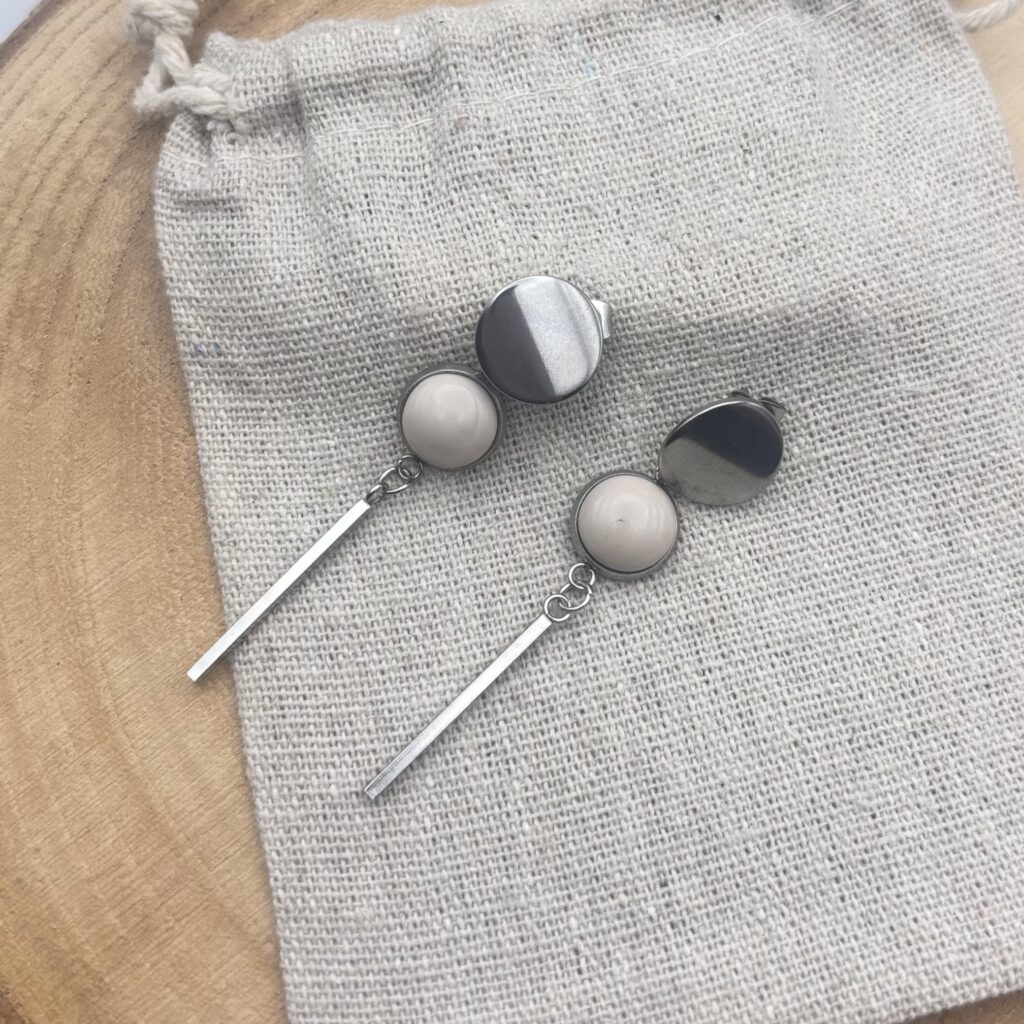 Clous d'oreilles pendants cabochon "Ivoire"