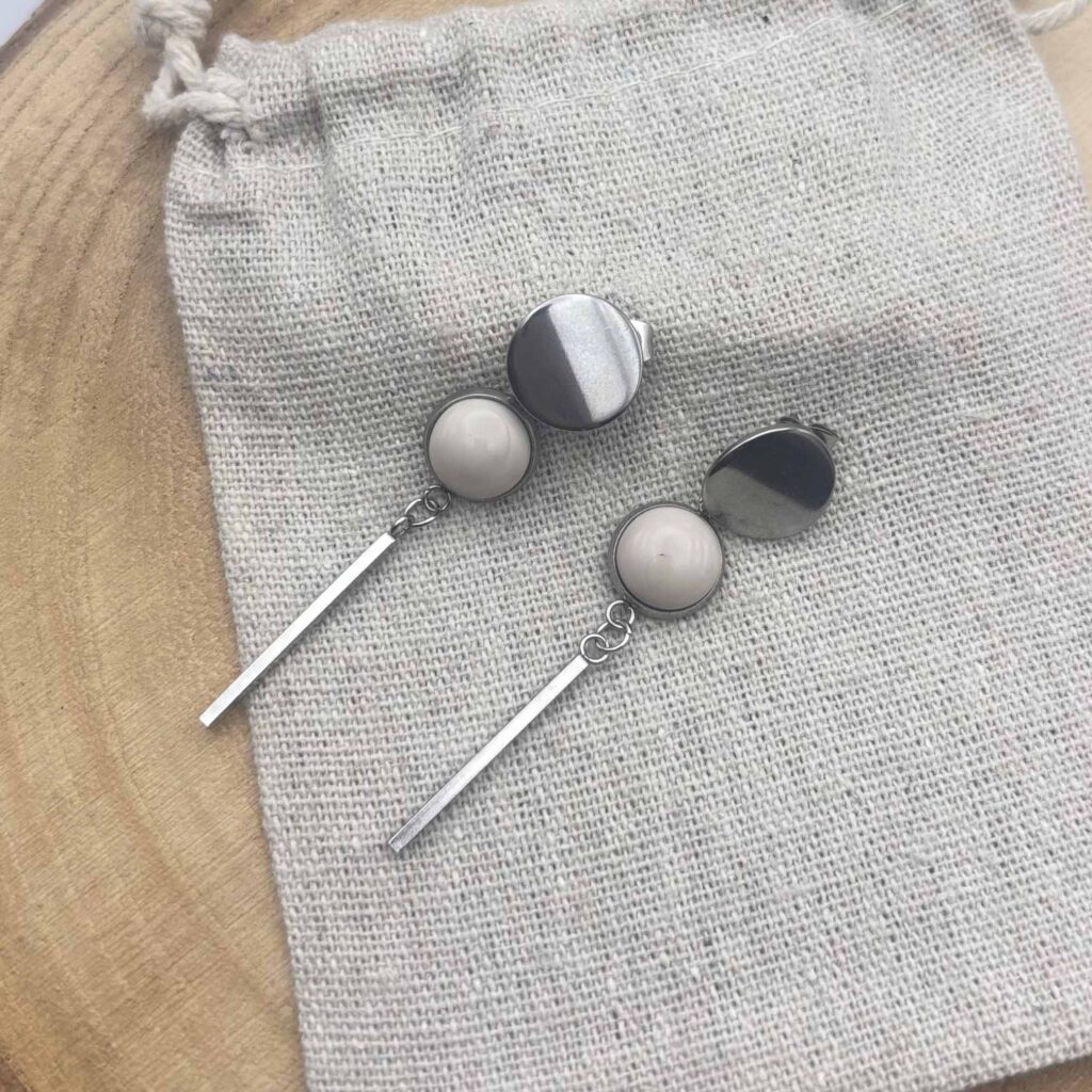 Clous d'oreilles pendants cabochon "Ivoire"