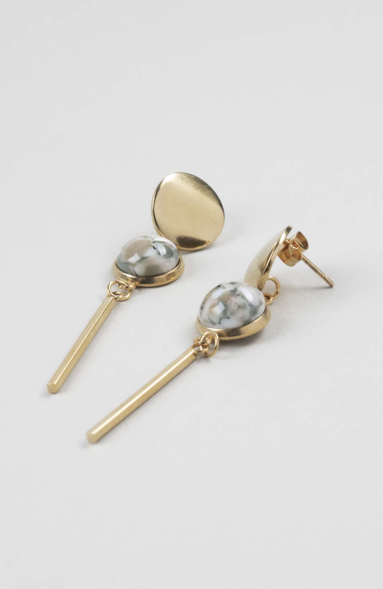 Clous d&rsquo;oreilles pendants cabochon Kaki