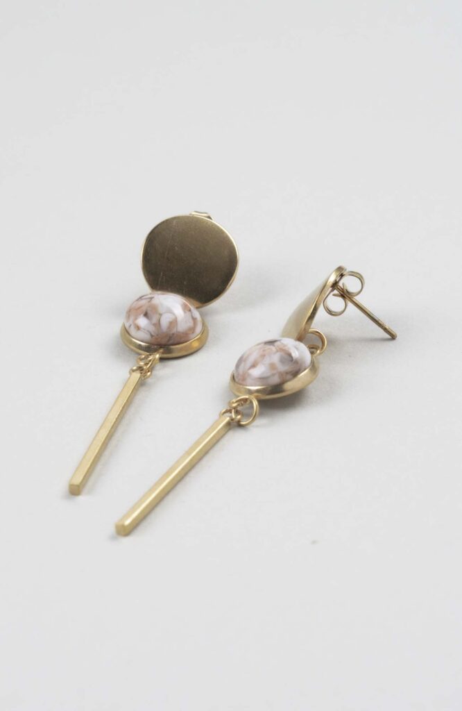 Clous d'oreilles pendants cabochon "Nude"