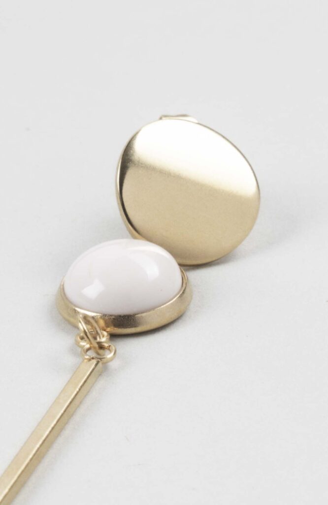 Clous d'oreilles pendants cabochon Crème rosé