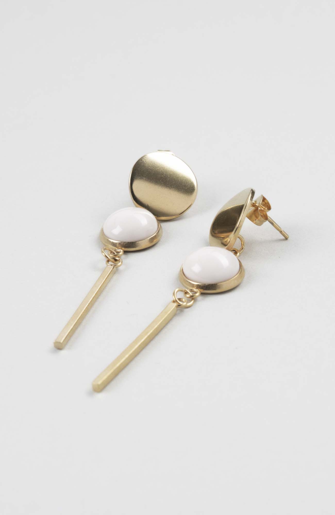 Clous d&rsquo;oreilles pendants cabochon Crème rosé