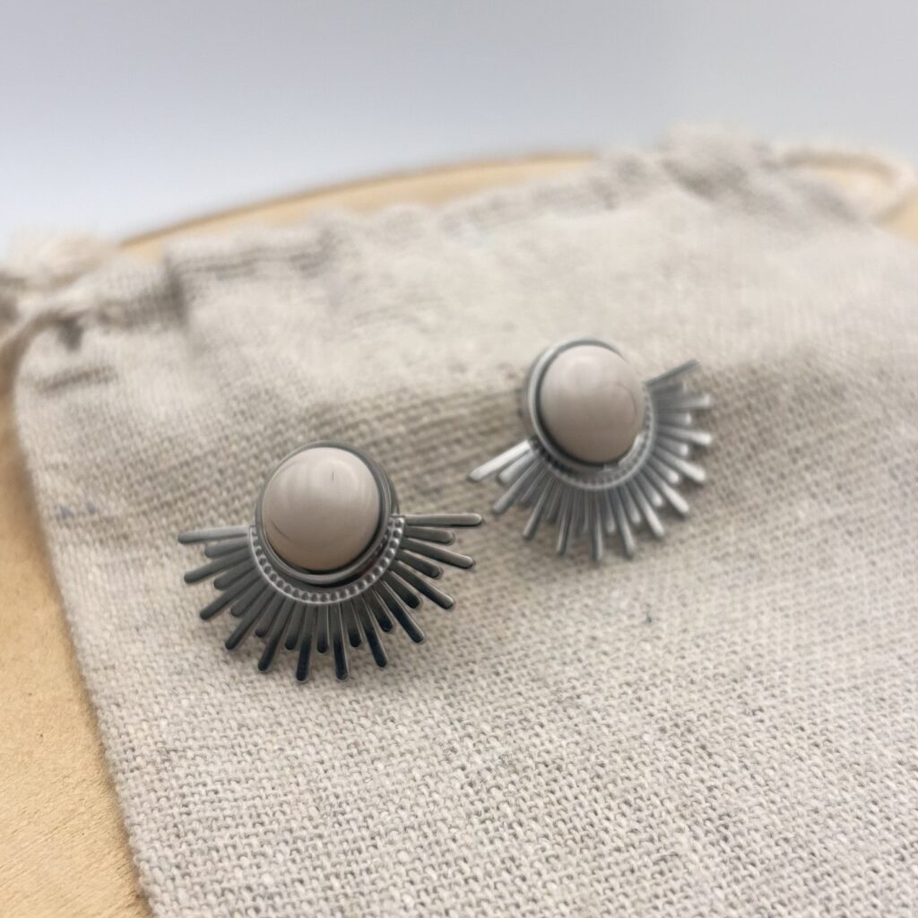 Clous d'oreilles Soleil "Ivoire"