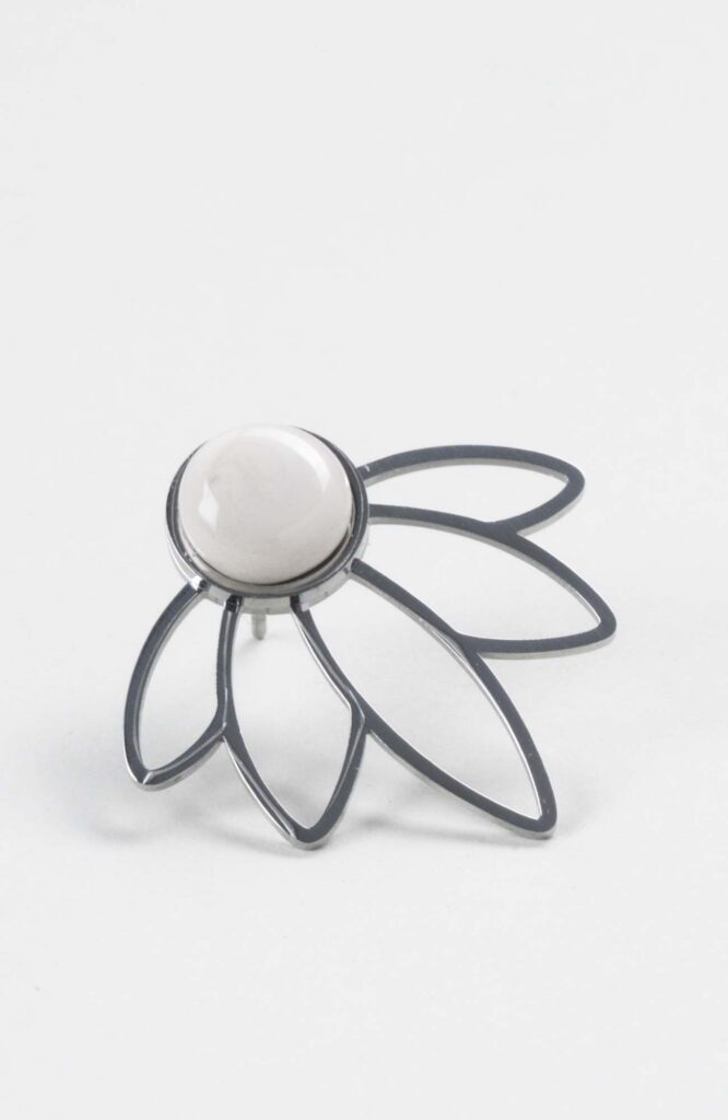 Clous d'oreilles Fleur Ivoire