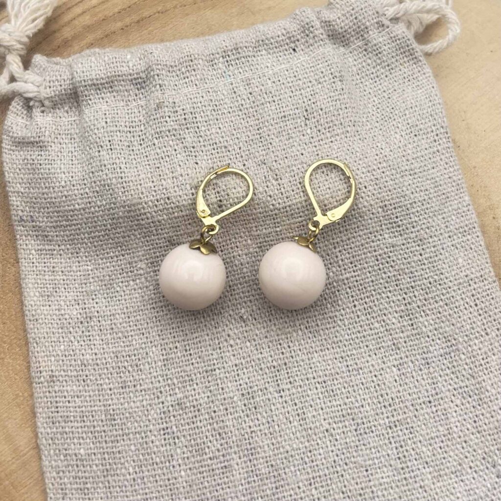Boucles d'oreilles perles "Crème rosé"