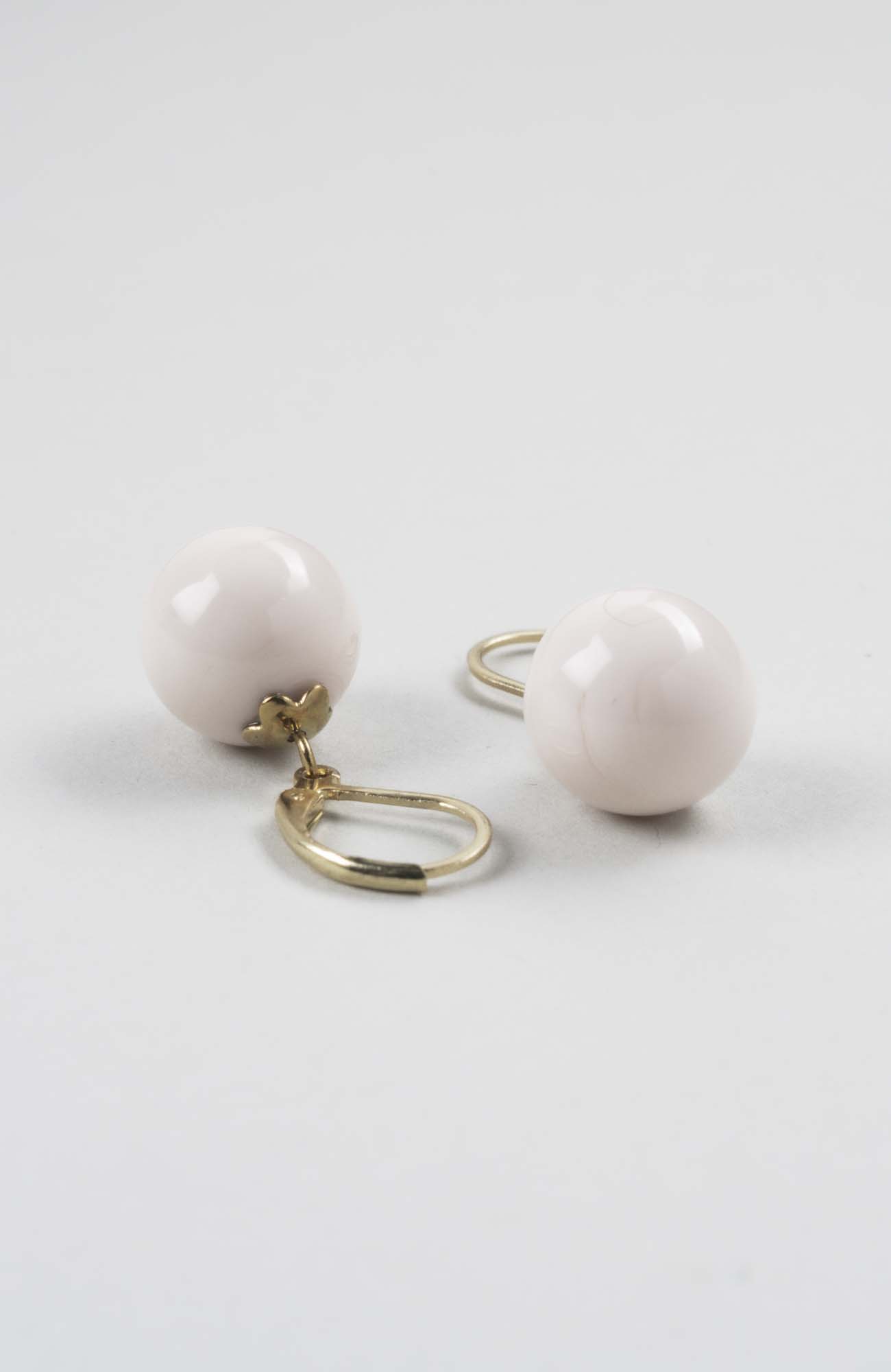 Boucles d&rsquo;oreilles perles Crème rosé