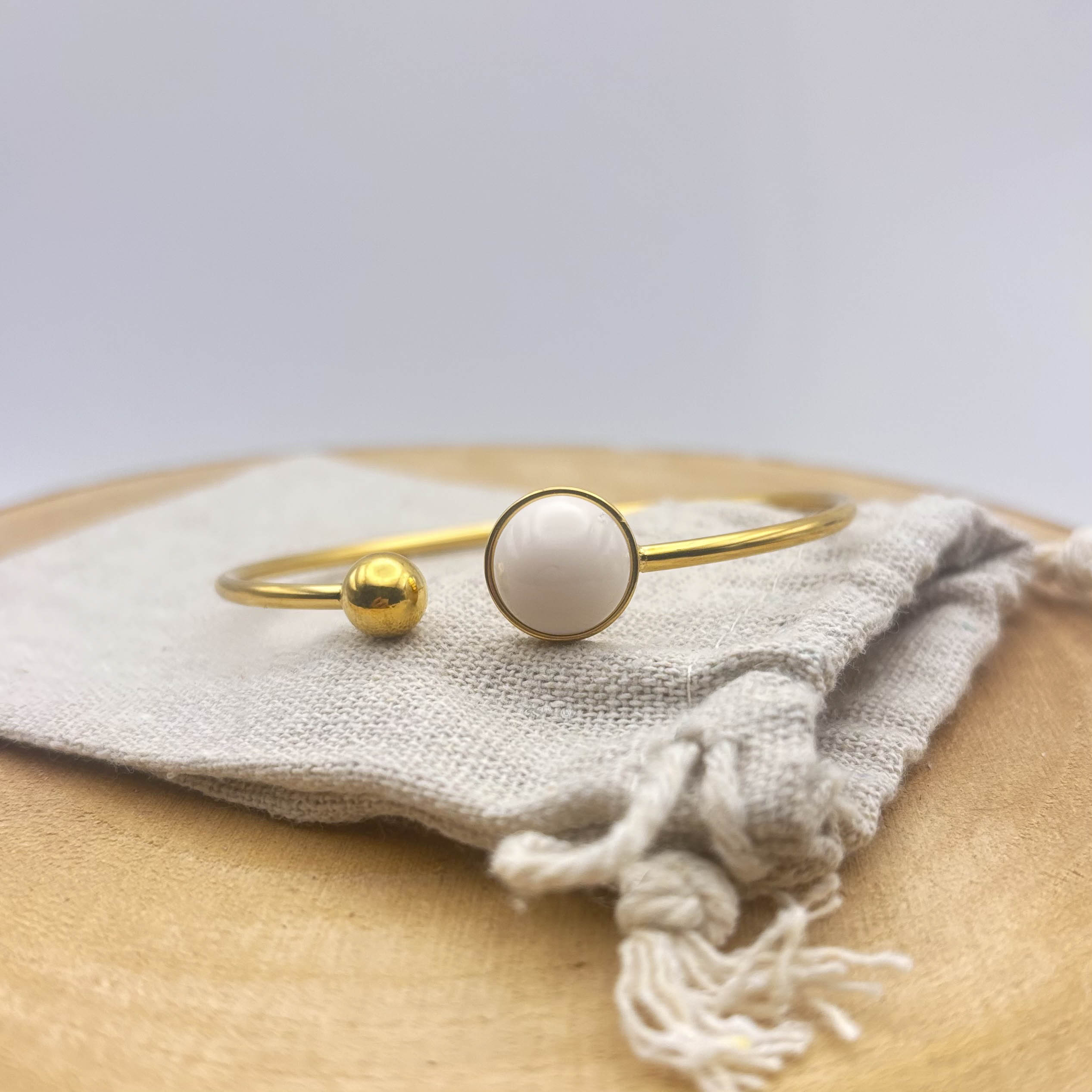 Bracelet jonc cabochon ajustable taille L « Crème rosé »