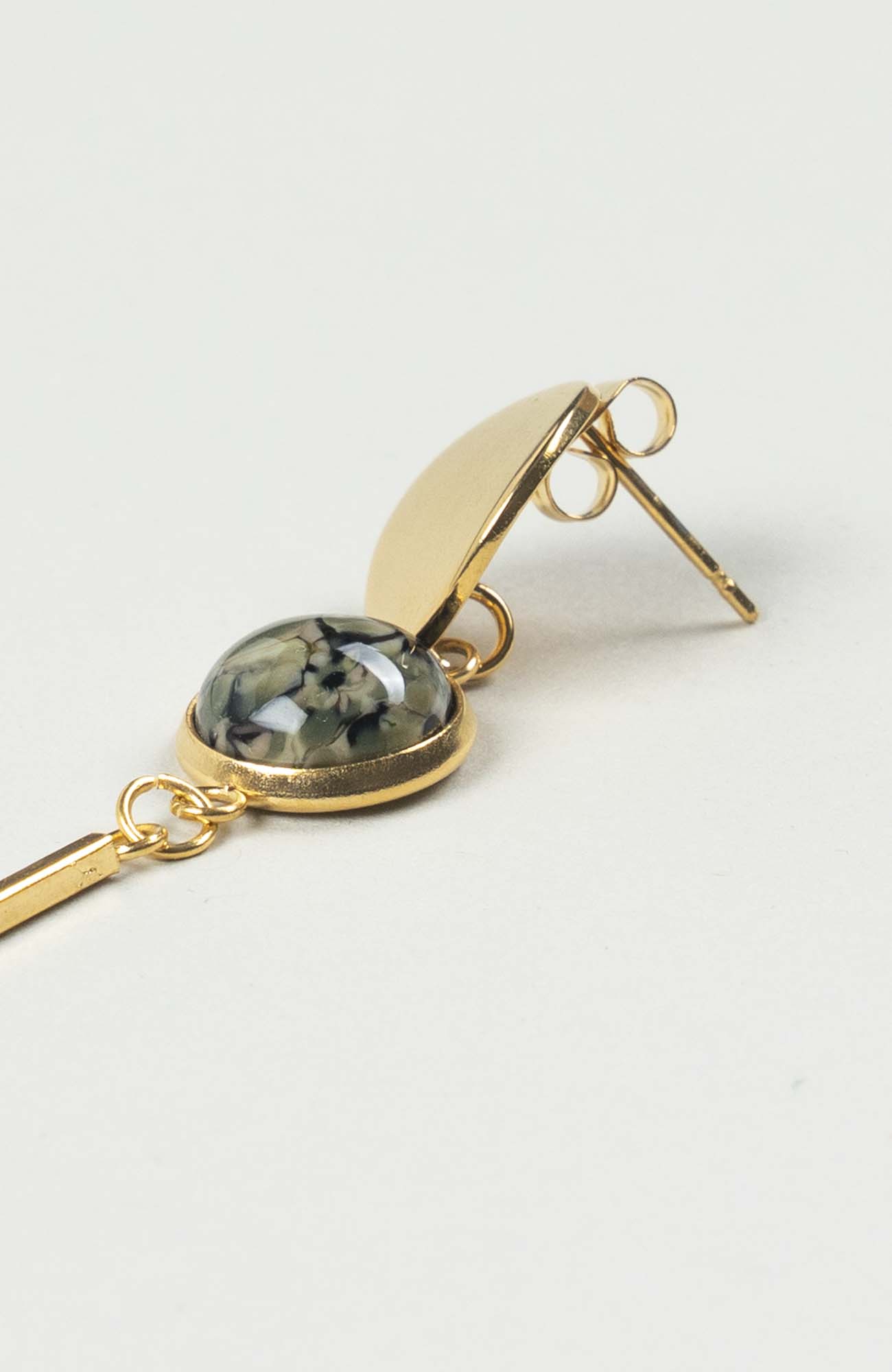 Clous d’oreilles pendants British Doré